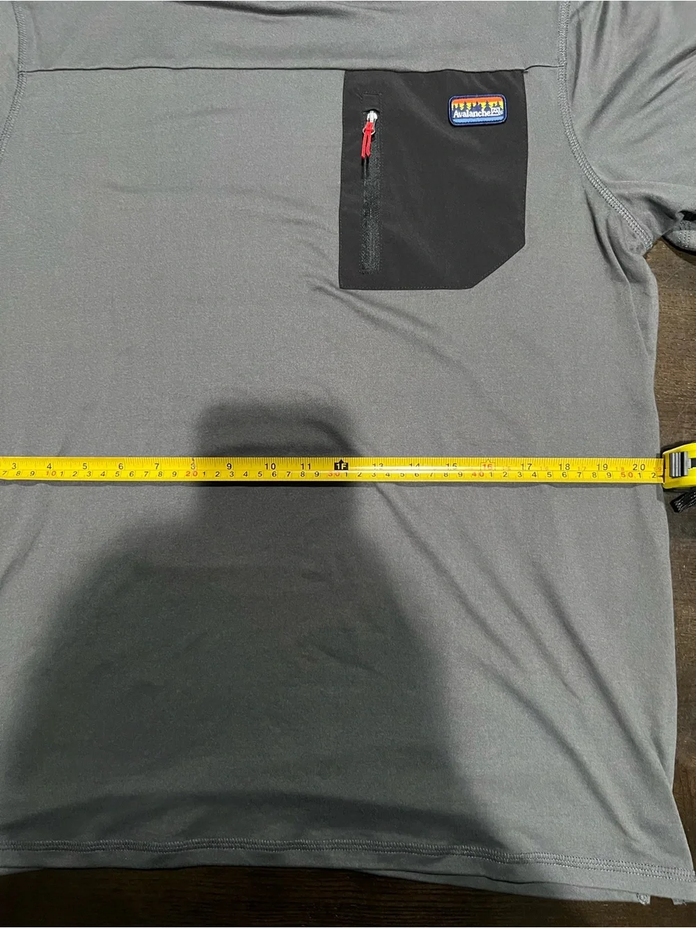 Avalanche Men's L Short Sleeve Crew Neck Activewear T-Shirt Gray Zip Pocket